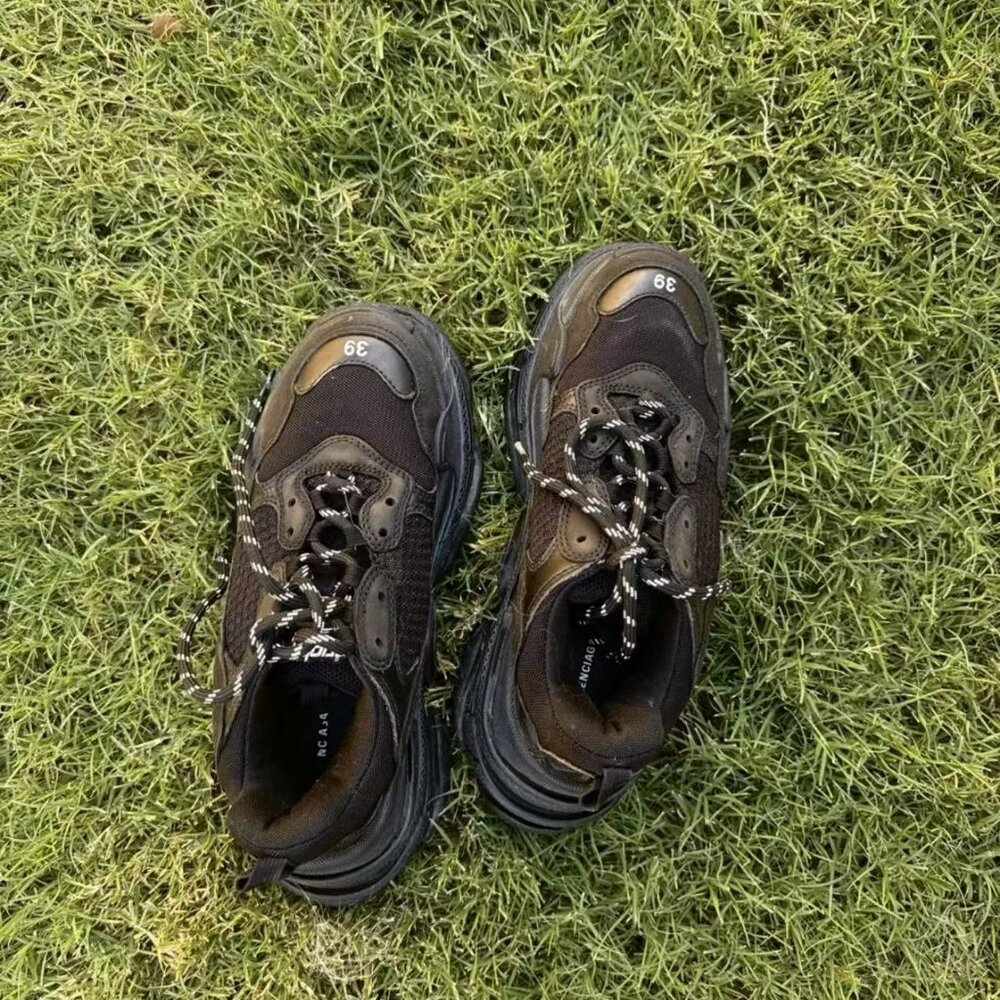 Balenciaga / Triple S / Sneakers/  US Size 8/ EU Size 39/ Black